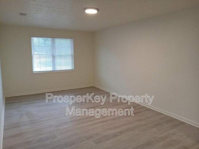 Building Photo - 10 Hidden Valley Ct