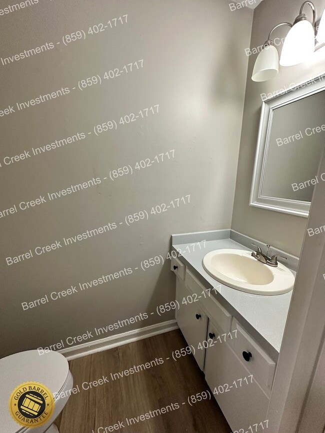 Building Photo - 2-Bed 1.5-Bath Townhome