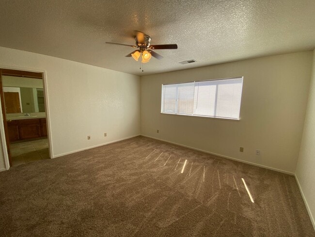 Building Photo - REDUCED!!  3 Bedroom 2 Bath with POOL!