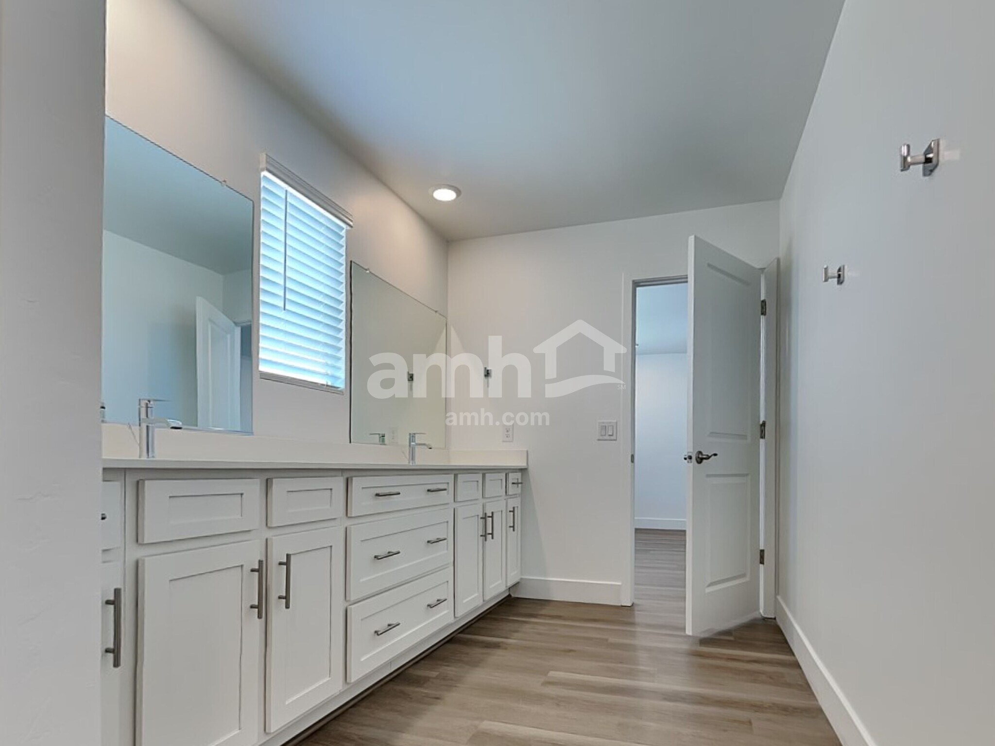 Building Photo - 6470 E Paseo Alga