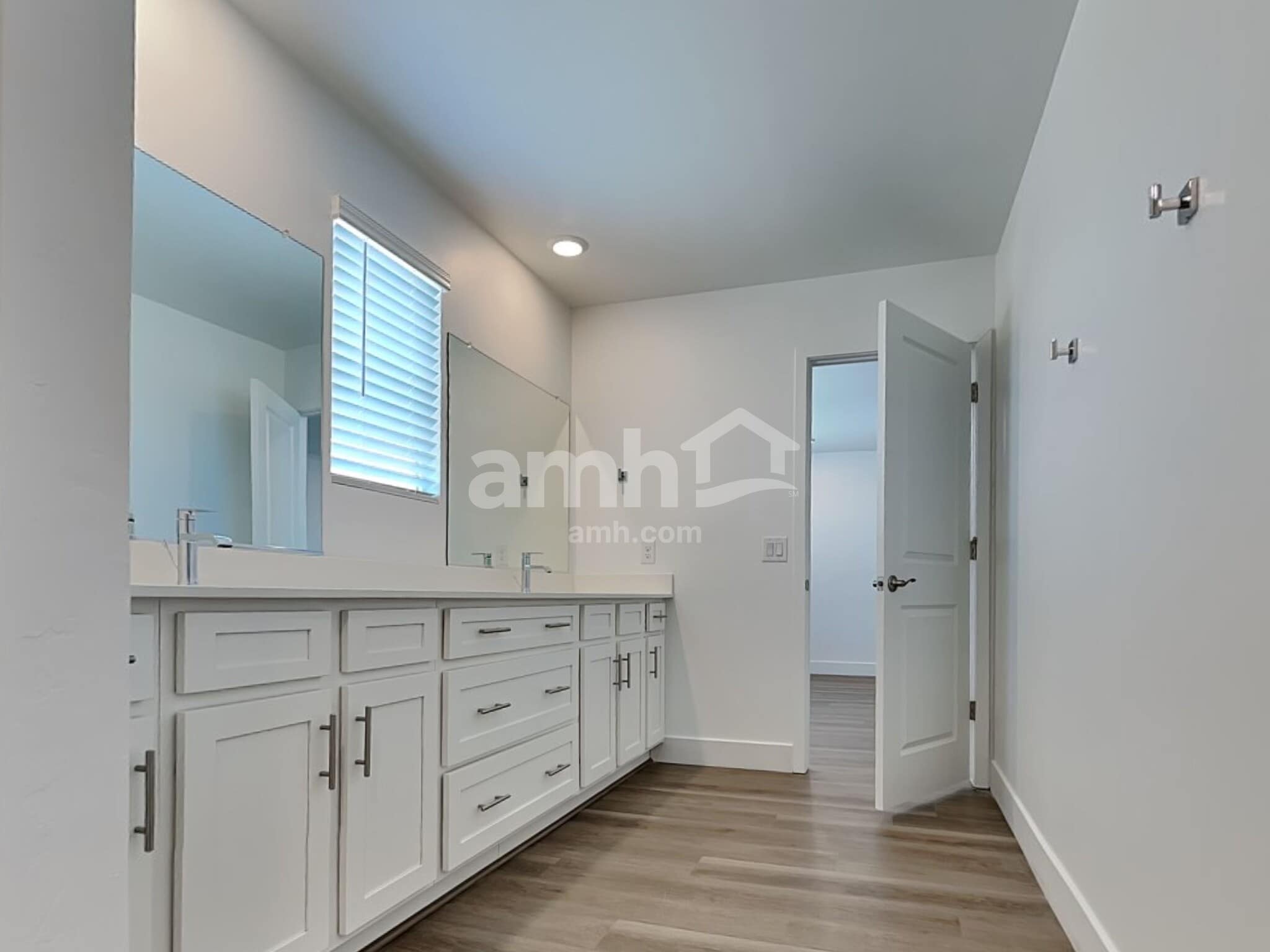 Building Photo - 9640 E Friedel Dr