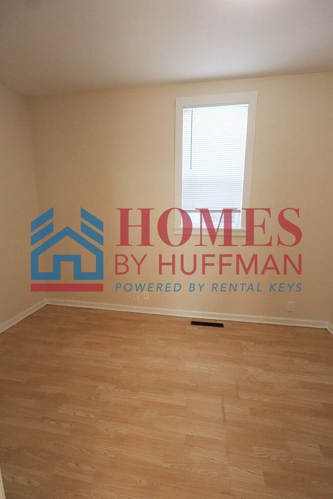 Building Photo - Three Bedroom House | Two Bathrooms | Detached Garage