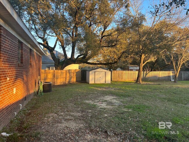 Building Photo - 10510 Gayfer Rd Ext