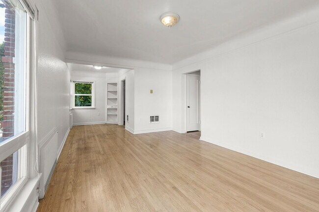 Building Photo - 508 SE 15th Ave