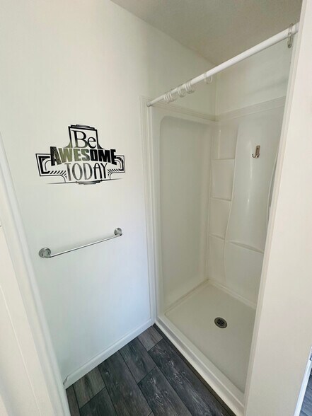 Building Photo - 121 Lincoln Ct