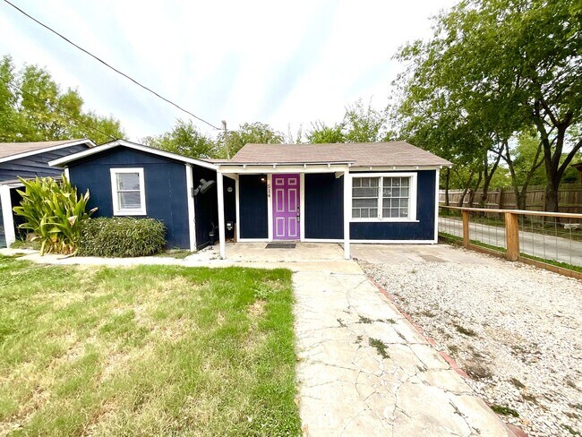 Primary Photo - Spacious 2-Bedroom Home Steps from Restaur...