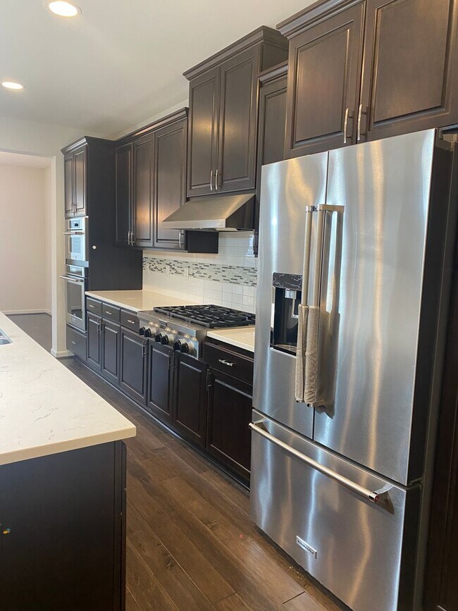 Building Photo - 4 Bedroom Home in the Heart of Sammamish! ...