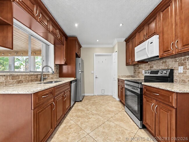 Building Photo - 9135 Saddlecreek Dr
