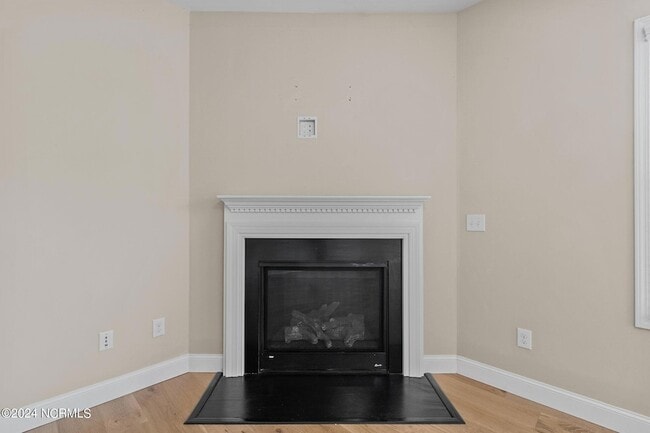 Building Photo - 204 Sandy Springs Rd