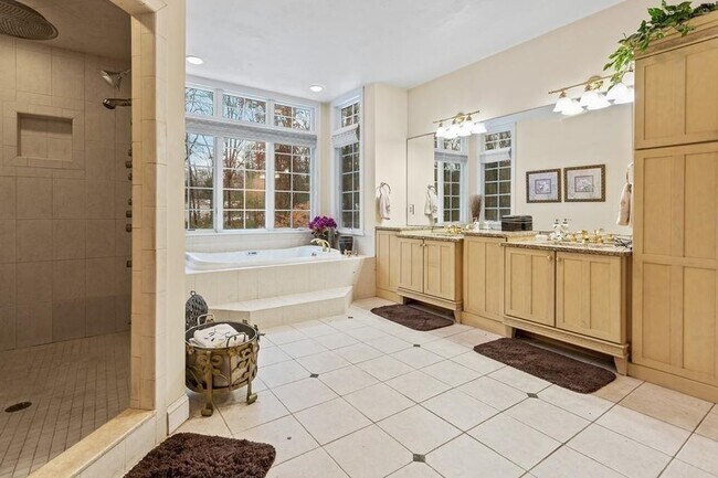 Building Photo - 20 Carol Rd