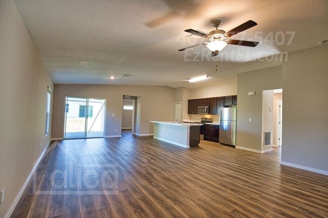 Building Photo - 121 Parish Dr