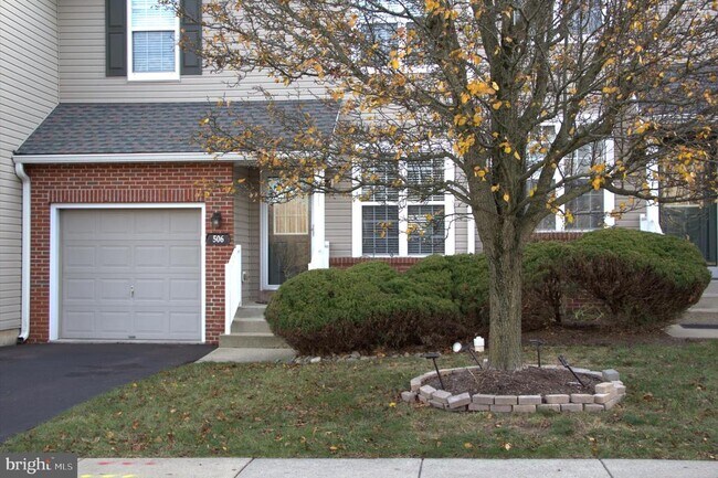 Building Photo - 506 Quincy St