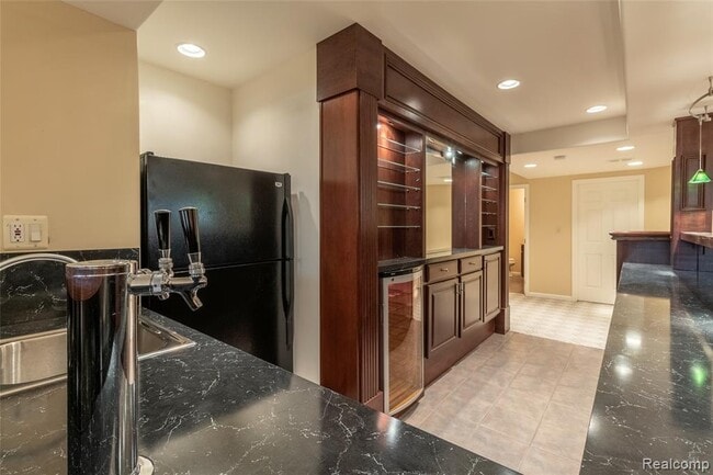 Building Photo - 24084 Westmont Dr