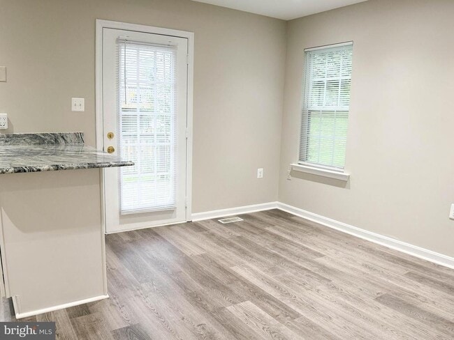 Building Photo - 15301 Waters Edge Ct