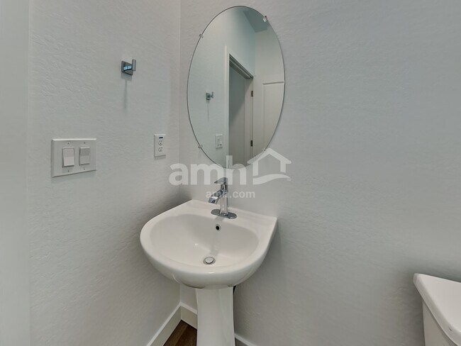 Building Photo - 9746 W Luxton Ln