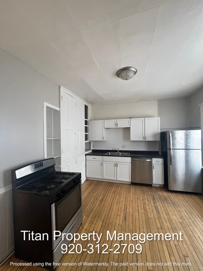 Building Photo - 857 Wisconsin St