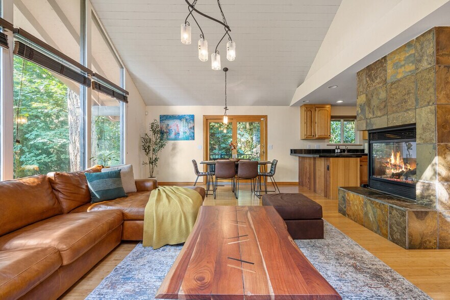 Building Photo - 16441 SE 42nd Pl