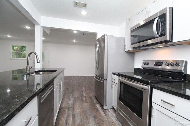 Building Photo - 150 E Ensley St