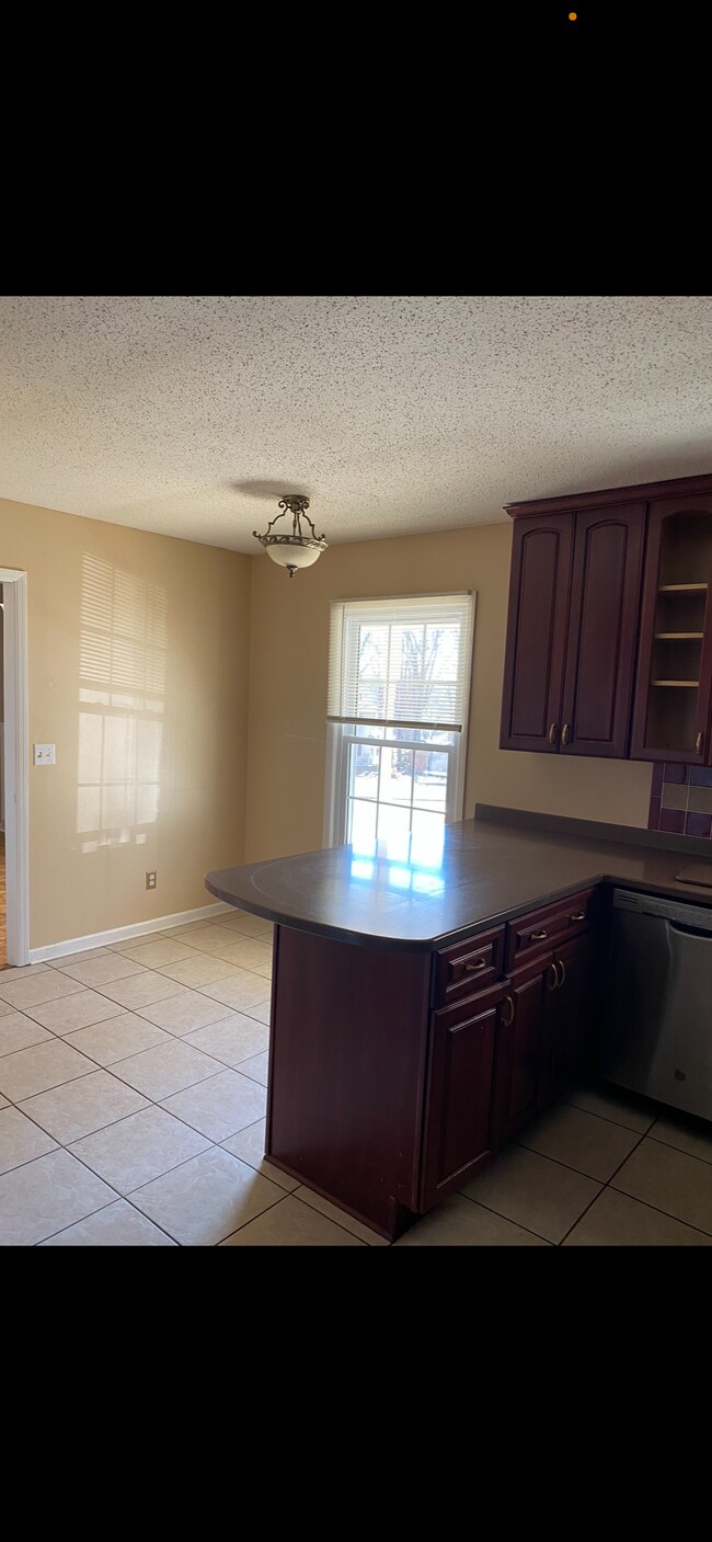 Building Photo - 8002 Greenwillow Ct SE