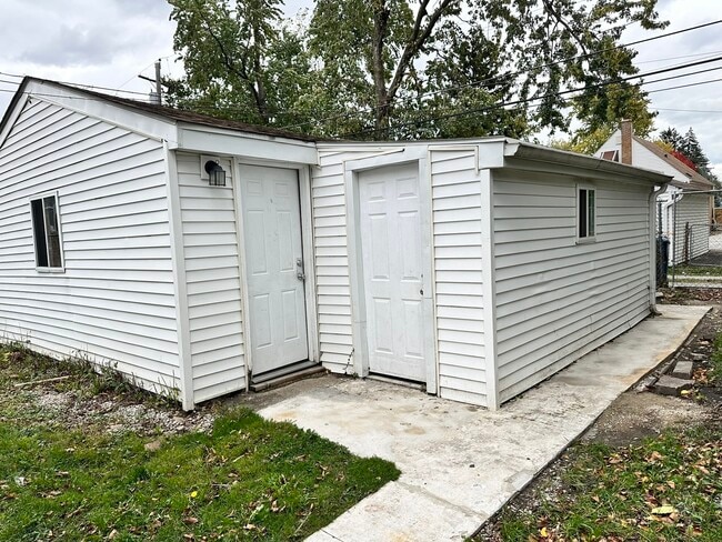 Building Photo - 1581 Kenilworth Dr