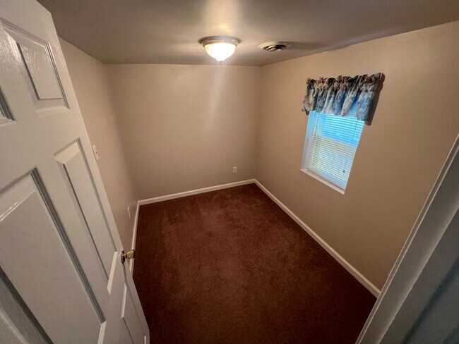 Building Photo - Adkins Rd House