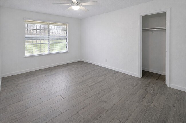 Building Photo - 5815 Village Forest Ct