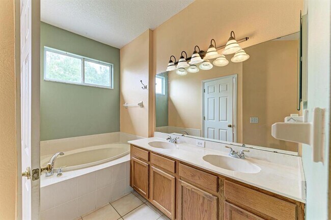 Building Photo - 3931 Yellowstone Cir