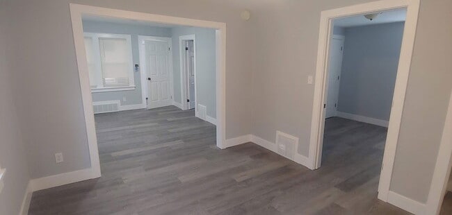 Building Photo - 5807 W Park Hill Ave