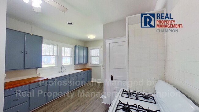 Building Photo - Charming 3 BD/1 BA Home with Fresh Updates...