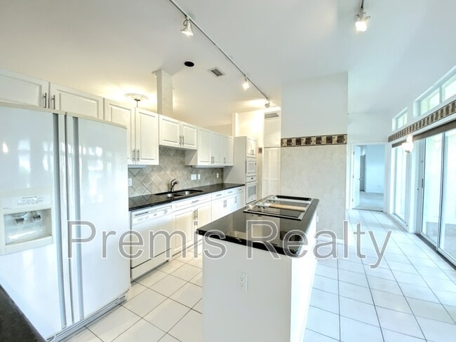Building Photo - 642 Weathersfield Dr