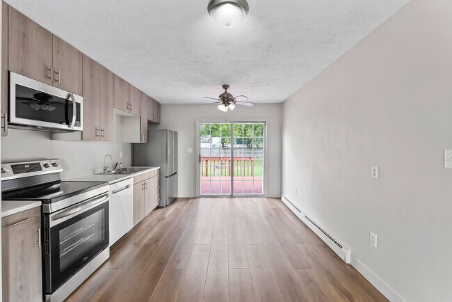 Building Photo - ** Move in Special ** Remodeled 3-Bedroom, 1-Bathroom Home with Garage & Fenced Yard – $1,800/Month