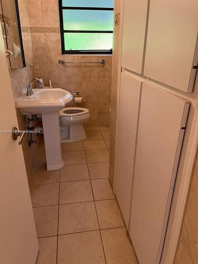 Building Photo - 436 Lark Ave