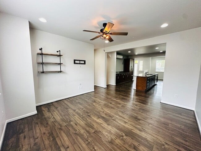 Building Photo - 3Bd/2.25Ba Seattle Townhouse