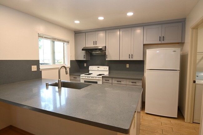 Building Photo - 1355 Sage Hen Way