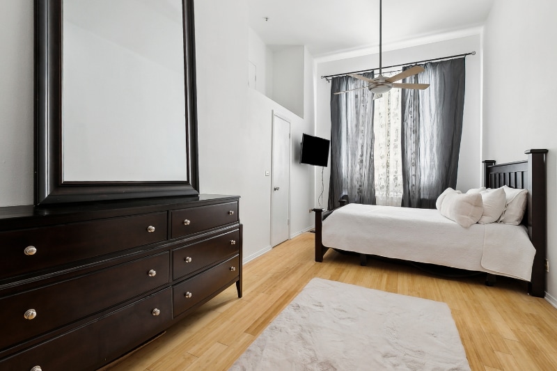 Building Photo - 330 Julia St