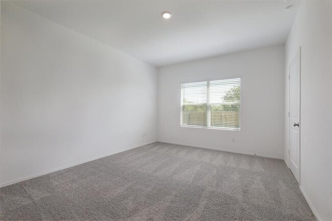 Building Photo - 323 Mineral Springs Dr