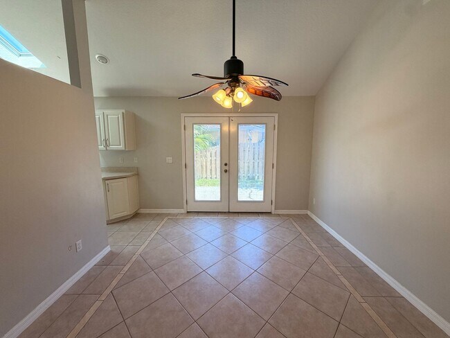 Building Photo - 527 Terrier Way
