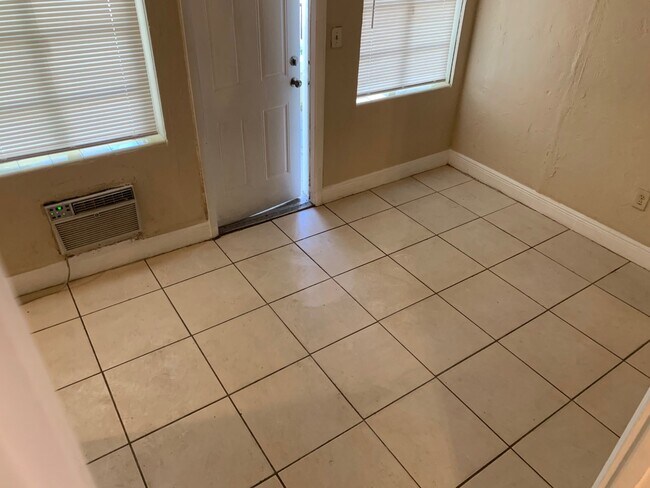 Building Photo - 825 N 19th Ave Hollywood, FL 33020-3596