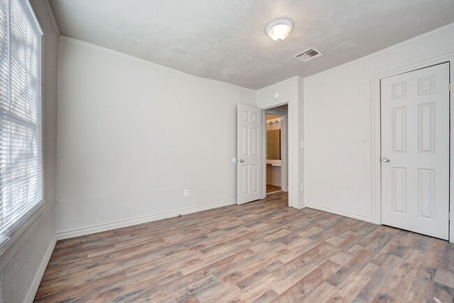 Building Photo - 1426 NE 24th St