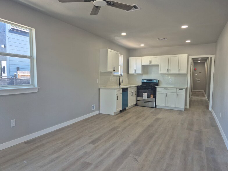 Building Photo - 3268 Holman St