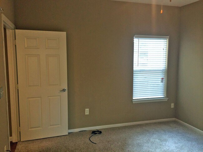 Building Photo - 2 Bedroom, 2 Bath Unit in the Bridgefield Condominiums Community, in Antelope.