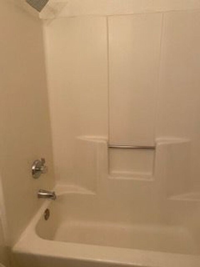 Building Photo - COMING SOON!! 3 BEDROOM / 2 BATHROOM Apartment in Cathedral City