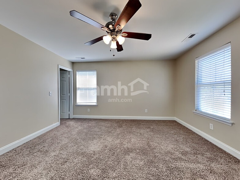 Building Photo - 284 Killarney Trl