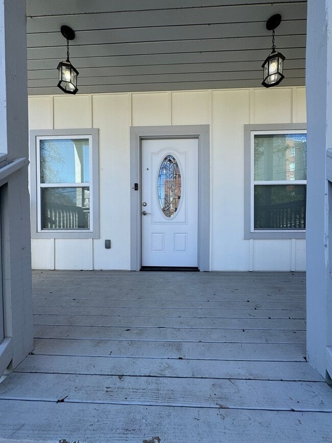 Building Photo - Be the first to live in this 3 bed/3.5 bath home across from Meharry Medical- great location with...