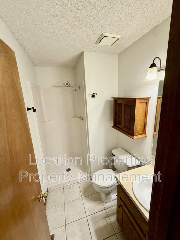 Building Photo - 3619 Lakecrest Ct