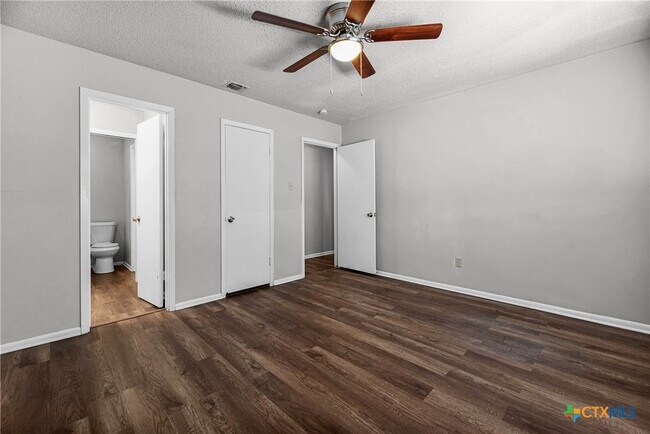 Building Photo - 1524 Eichen Rd
