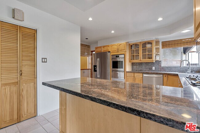 Building Photo - 15511 Woodcrest Dr
