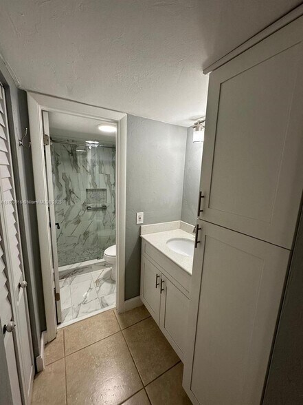 Building Photo - 13707 Kendale Lakes Cir