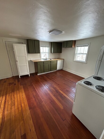 Building Photo - 1838 Spohn Ave