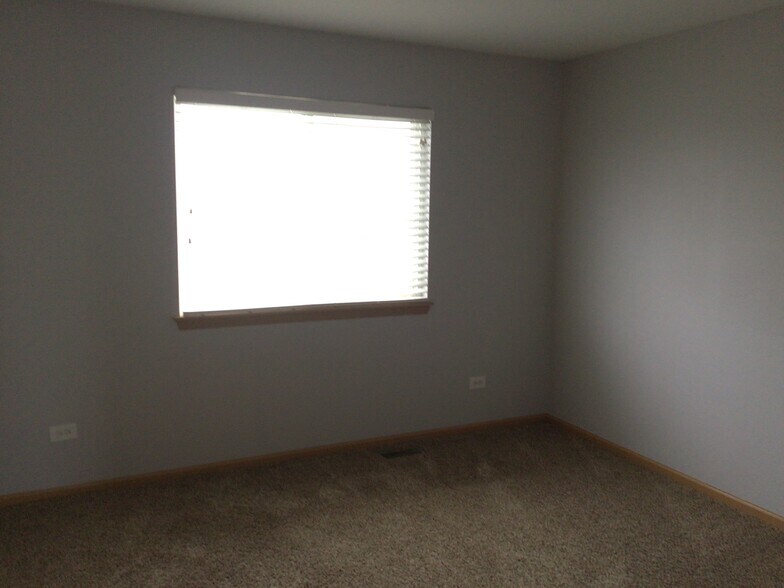 Building Photo - 39234 N Ogden Ln